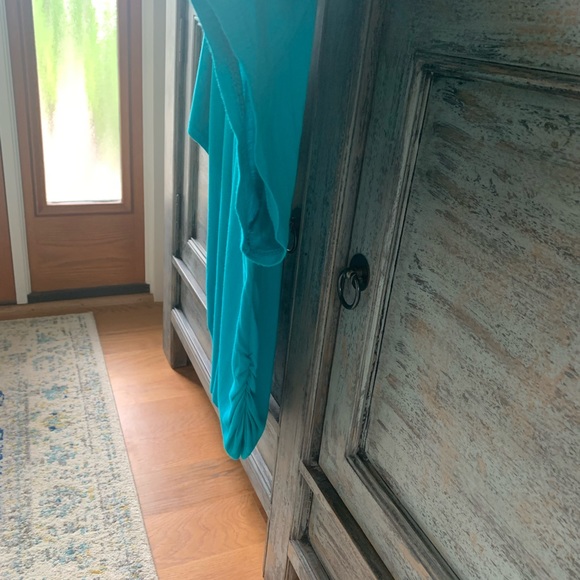 Cold Shoulder Tahitian Green Top Excellent Used Condition! - Picture 7 of 9